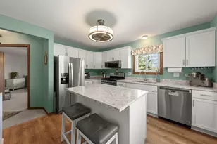 2450 Charleston Dr, Schaumburg, IL 60193 - Photo 9