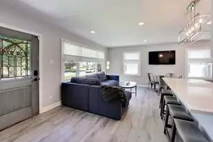 810 S Jackson St, Hinsdale, IL 60521 - Photo 3