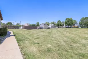 1841 Kerrybrook Ct, Sycamore, IL 60178 - Photo 25