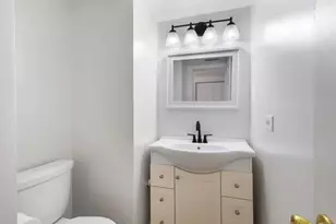 12 Scarlet Hawthorne Ct, Woodridge, IL 60517 - Photo 9