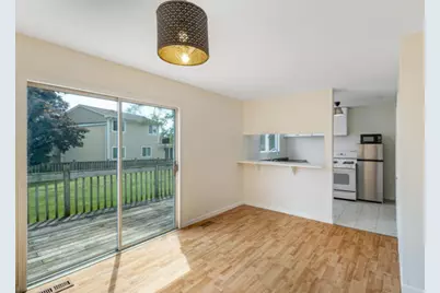 12 Scarlet Hawthorne Court #12, Woodridge, IL 60517 - Photo 5