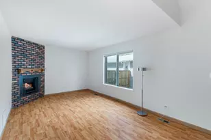 12 Scarlet Hawthorne Ct, Woodridge, IL 60517 - Photo 3