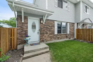 12 Scarlet Hawthorne Ct, Woodridge, IL 60517 - Photo 1