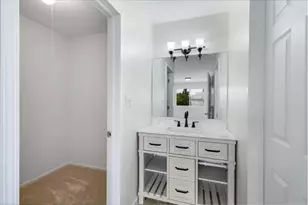 12 Scarlet Hawthorne Ct, Woodridge, IL 60517 - Photo 11