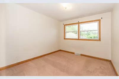 649 S Wisconsin Avenue, Addison, IL 60101 - Photo 7
