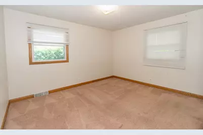 649 S Wisconsin Avenue, Addison, IL 60101 - Photo 9