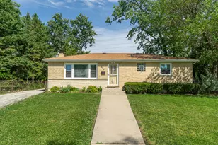 649 S Wisconsin Ave, Addison, IL 60101 - Photo 1