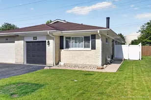 188 Paramount Dr, Wood Dale, IL 60191 - Photo 1