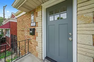 819 E 98th Pl, Chicago, IL 60628 - Photo 5