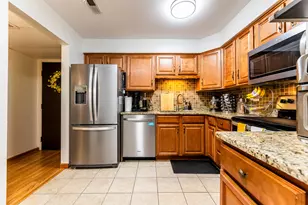 9332 Landings Ln, Des Plaines, IL 60016 - Photo 7