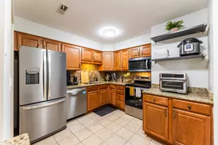 9332 Landings Ln, Des Plaines, IL 60016 - Photo 9
