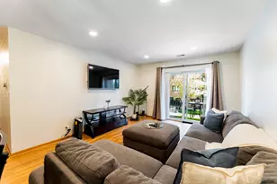 9332 Landings Ln, Des Plaines, IL 60016 - Photo 3