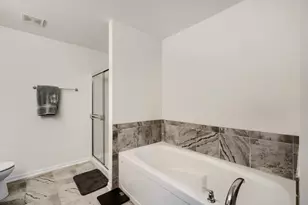 563 Camellia Ave, Aurora, IL 60505 - Photo 15