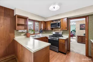 2270 Sans Souci Dr, Aurora, IL 60506 - Photo 7