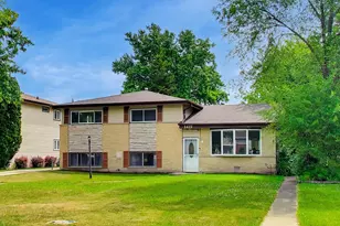 1411 N Burnng Bush Ln, Mount Prospect, IL 60056 - Photo 3