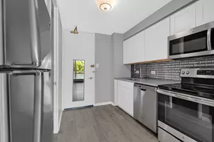 601 E 32nd St, Chicago, IL 60616 - Photo 11