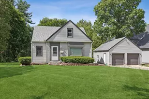 334 55th St, Clarendon Hills, IL 60514 - Photo 1