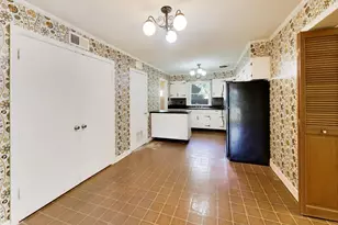 8631 E Prairie Rd, Skokie, IL 60076 - Photo 5