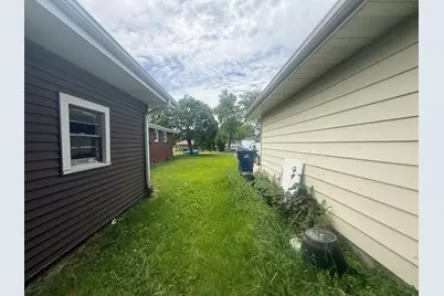 820 Cedar Avenue, Waukegan, IL 60085 - Photo 5