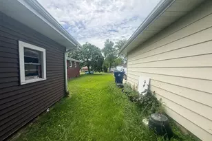 820 Cedar Ave, Waukegan, IL 60085 - Photo 5