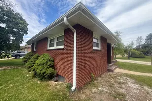 820 Cedar Ave, Waukegan, IL 60085 - Photo 3