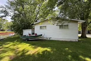 224 Big Peninsula Rd, Elgin, IL 60123 - Photo 9