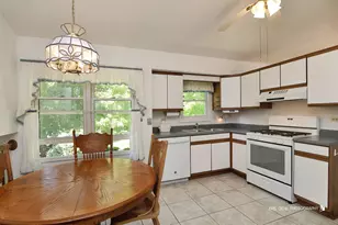 16 S Emerald Ave, Mundelein, IL 60060 - Photo 9