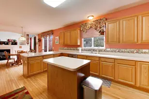 5660 Trinity Ct, Gurnee, IL 60031 - Photo 9