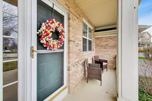 5660 Trinity Ct, Gurnee, IL 60031 - Photo 3