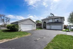 1907 E Grand Ave, Lindenhurst, IL 60046 - Photo 1