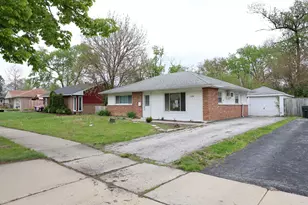 366 Blackhawk Dr, Park Forest, IL 60466 - Photo 1
