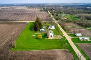7930 E Line Rd, Kirkland, IL 60146 - Photo 7