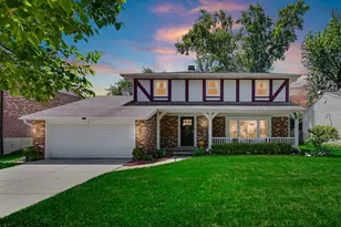 459 Sussex Ct, Buffalo Grove, IL 60089 - Photo 1