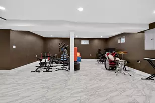 8931 Sandra Ln, Hickory Hills, IL 60457 - Photo 25