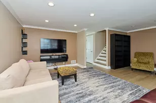 926 N Boxwood Dr, Mount Prospect, IL 60056 - Photo 3