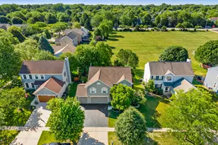 5718 Breezeland Rd, Carpentersville, IL 60110 - Photo 3