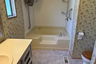 173 Greenview Rd, Centralia, IL 62801 - Photo 9