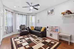 2915 N Dawson Ave, Chicago, IL 60618 - Photo 13