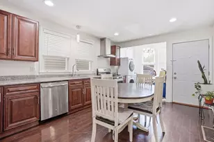 2915 N Dawson Ave, Chicago, IL 60618 - Photo 3