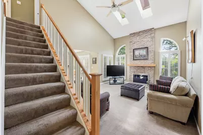 702 Clover Hill Court, Elk Grove Village, IL 60007 - Photo 3