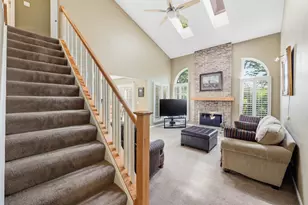 702 Clover Hill Ct, Elk Grove Village, IL 60007 - Photo 3