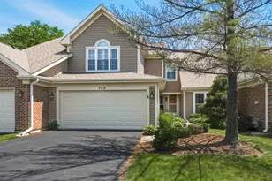 702 Clover Hill Ct, Elk Grove Village, IL 60007 - Photo 1