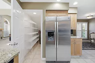 702 Clover Hill Ct, Elk Grove Village, IL 60007 - Photo 9