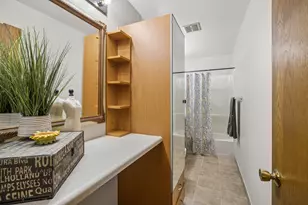8970 N Parkside Ave, Des Plaines, IL 60016 - Photo 13