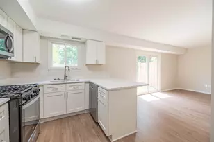 44 Willow Cir, Cary, IL 60013 - Photo 3
