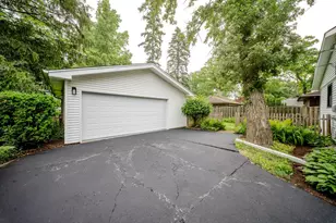 26 E Woodland Rd, Lake Bluff, IL 60044 - Photo 23