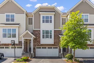 821 W Chase Ln, Palatine, IL 60067 - Photo 1