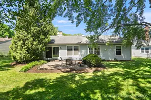 2021 Tiffany Dr, Schaumburg, IL 60194 - Photo 17