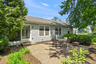 2021 Tiffany Dr, Schaumburg, IL 60194 - Photo 19