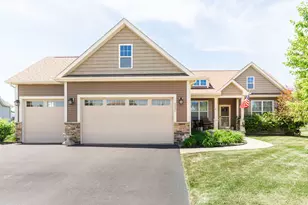 2331 Coventry Cir S, Sycamore, IL 60178 - Photo 1
